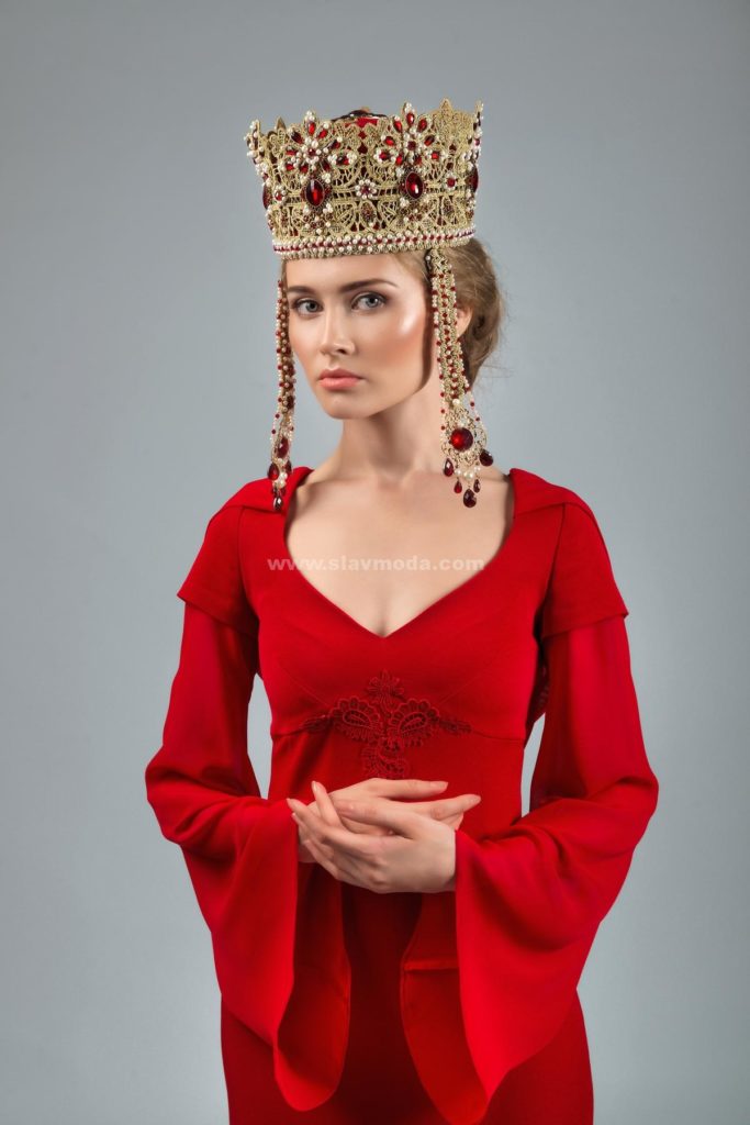 кокошник с ряснами Красная Москва и вечернее платье в русском стиле