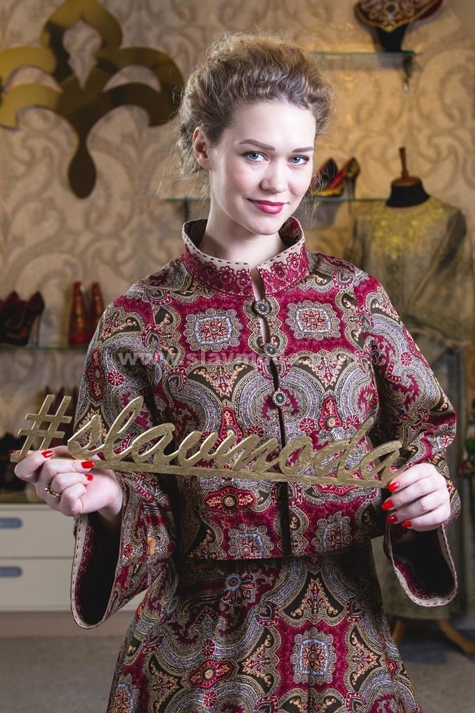 Современный женский костюм в русском стиле
