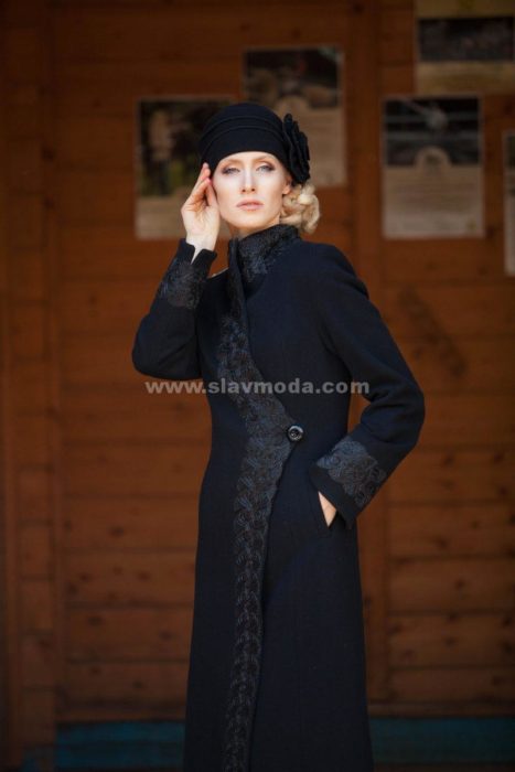Женское пальто кашемировое с брошью-эполетом