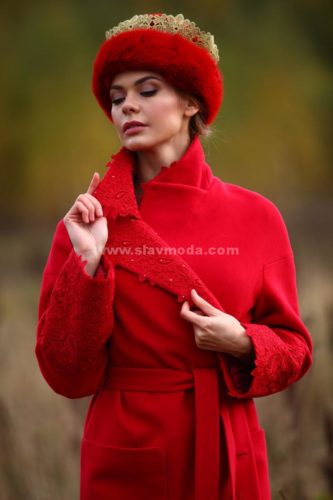 Женское пальто кашемировое с кружевом