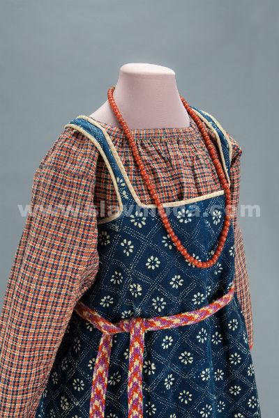 Коллекция традиционной праздничной одежды народов России