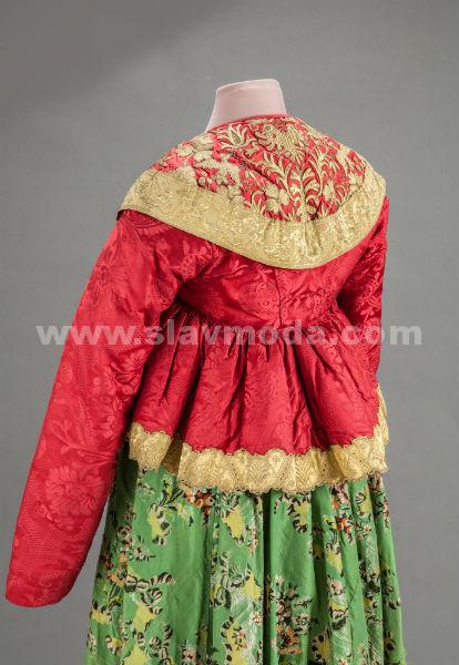 Коллекция традиционной праздничной одежды народов России