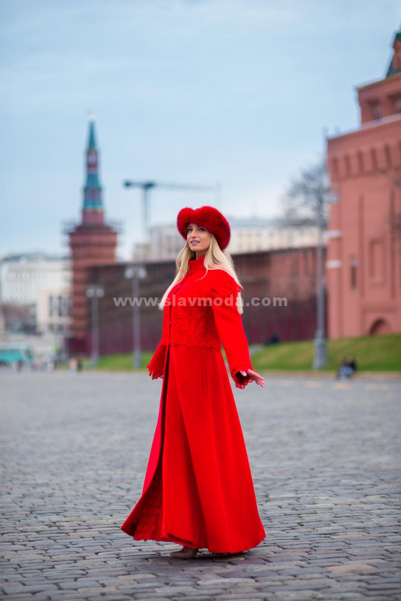 Шествие по Красной Площади в русских нарядах от Валентины Аверьяновой