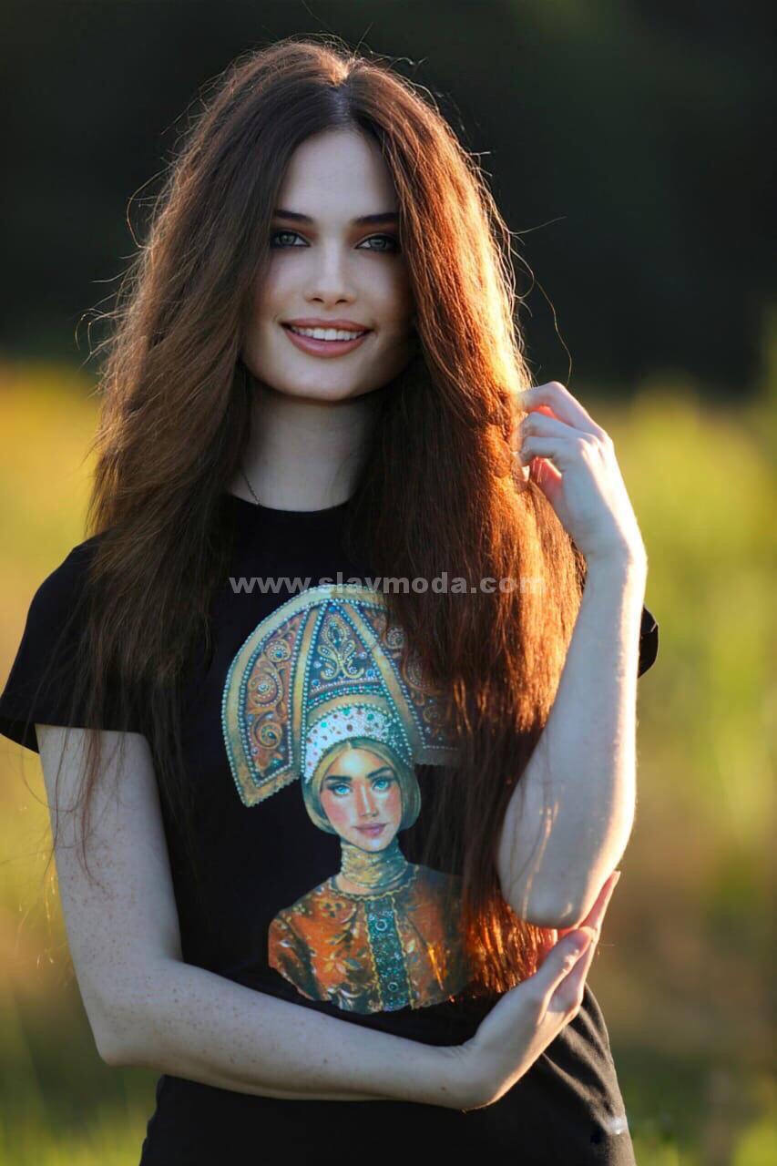 «Дом русской одежды» и Анастасия Аверьянова представляют коллекцию «Русские идут».