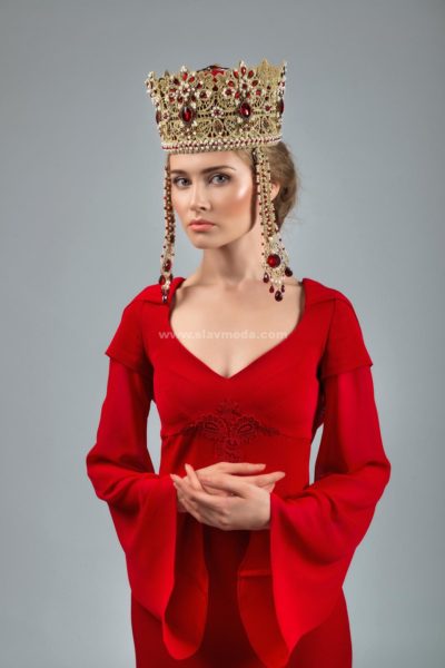 кокошник с ряснами Красная Москва и вечернее платье
